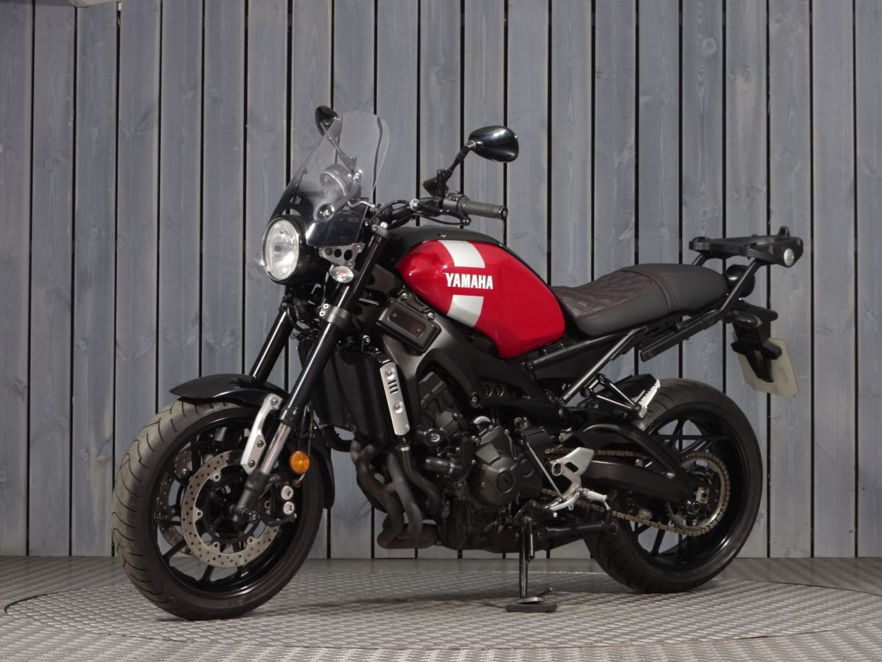 YAMAHA XSR900