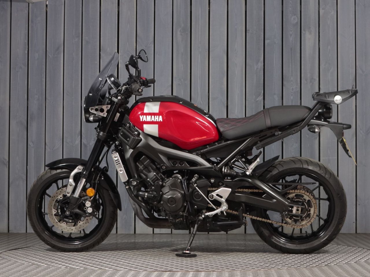 YAMAHA XSR900