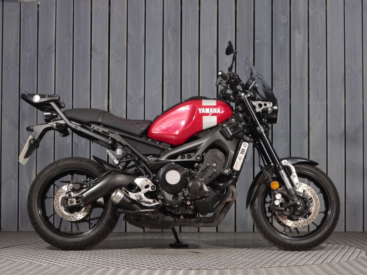 YAMAHA XSR900