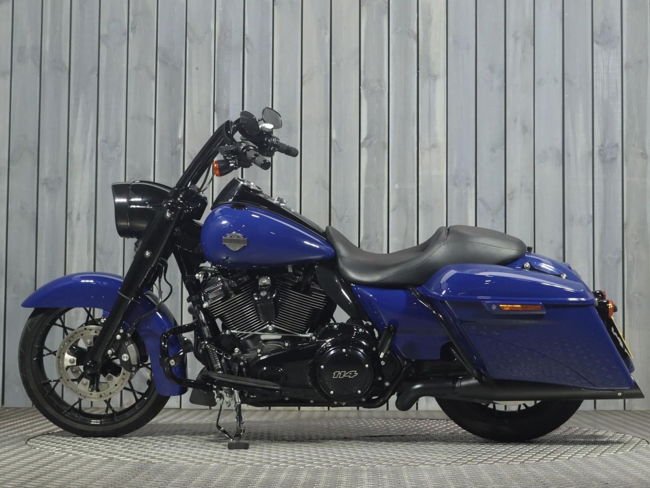HARLEY-DAVIDSON TOURING