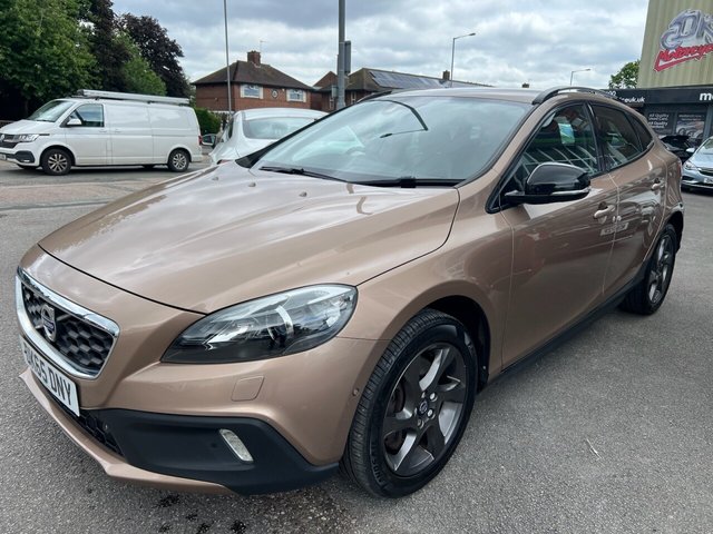View our VOLVO V40 CROSS COUNTRY