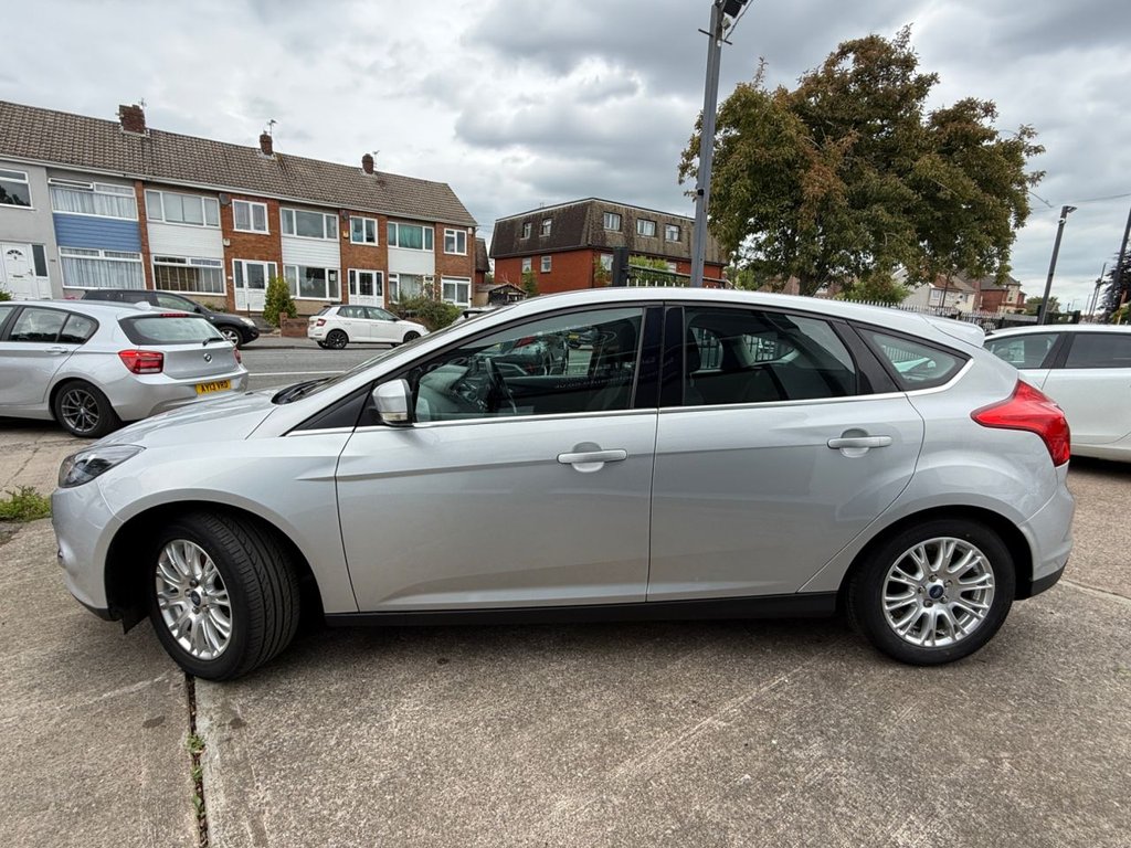 USED 2012 61 FORD FOCUS 1.6 Titanium Hatchback 5dr Petrol Manual Euro 5 (125 ps) FULL HISTORY+PHONE+SENSO+CRUIS