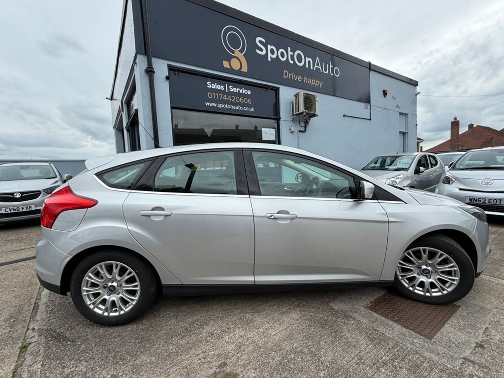 USED 2012 61 FORD FOCUS 1.6 Titanium Hatchback 5dr Petrol Manual Euro 5 (125 ps) FULL HISTORY+PHONE+SENSO+CRUIS