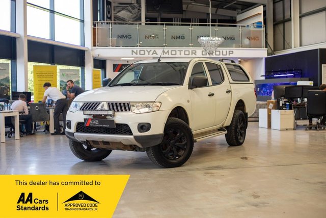 View our Mitsubishi L200 2.5 DI-D 4Life Pickup Double Cab 4dr Diesel Manual 4WD Euro 5 (LB) (134 ps)