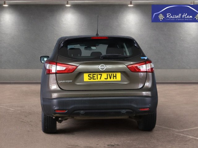 View our NISSAN QASHQAI