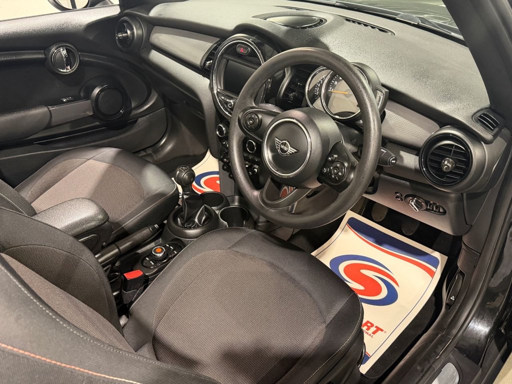 USED 2020 70 MINI CONVERTIBLE 1.5 Cooper Classic Convertible 2dr Petrol Manual Euro 6 (s/s) (136 ps) 