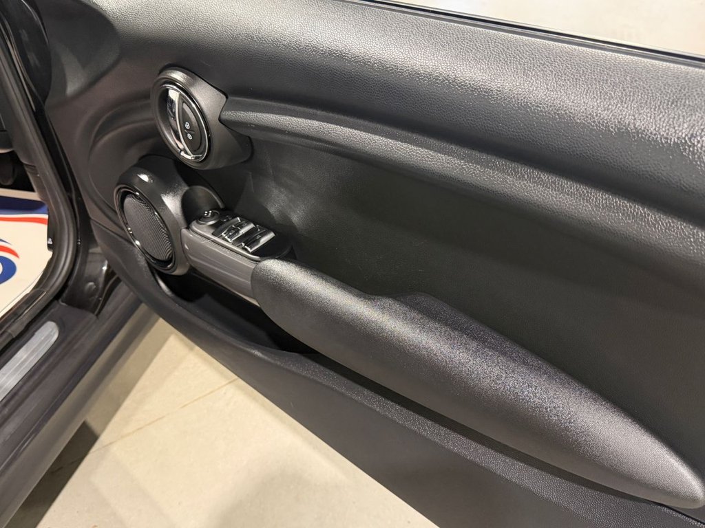 USED 2020 70 MINI CONVERTIBLE 1.5 Cooper Classic Convertible 2dr Petrol Manual Euro 6 (s/s) (136 ps) 