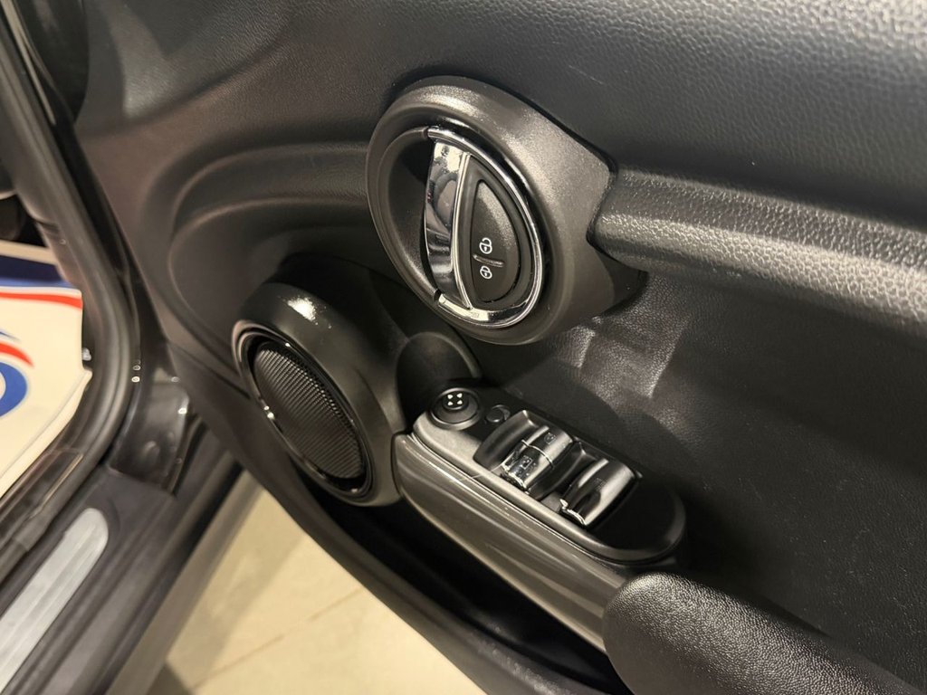 USED 2020 70 MINI CONVERTIBLE 1.5 Cooper Classic Convertible 2dr Petrol Manual Euro 6 (s/s) (136 ps) 