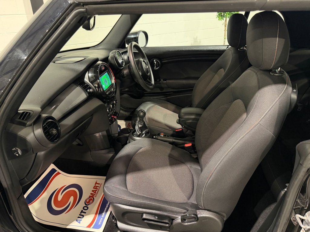 USED 2020 70 MINI CONVERTIBLE 1.5 Cooper Classic Convertible 2dr Petrol Manual Euro 6 (s/s) (136 ps) 