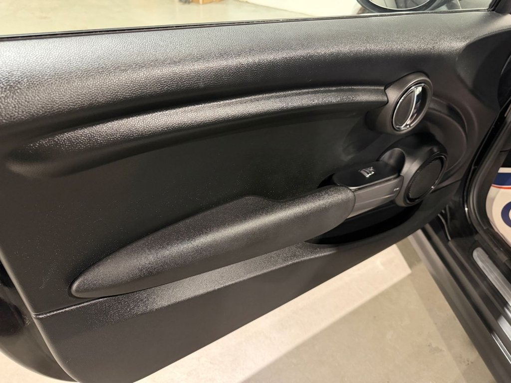 USED 2020 70 MINI CONVERTIBLE 1.5 Cooper Classic Convertible 2dr Petrol Manual Euro 6 (s/s) (136 ps) 