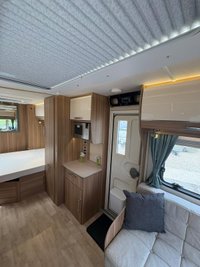 USED LUNAR ULTIMA 560 Island bed motor mover!service