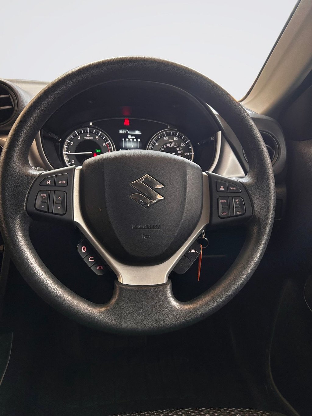 2023 Suzuki Vitara — image 8