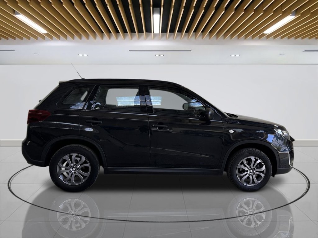 2023 Suzuki Vitara — image 3