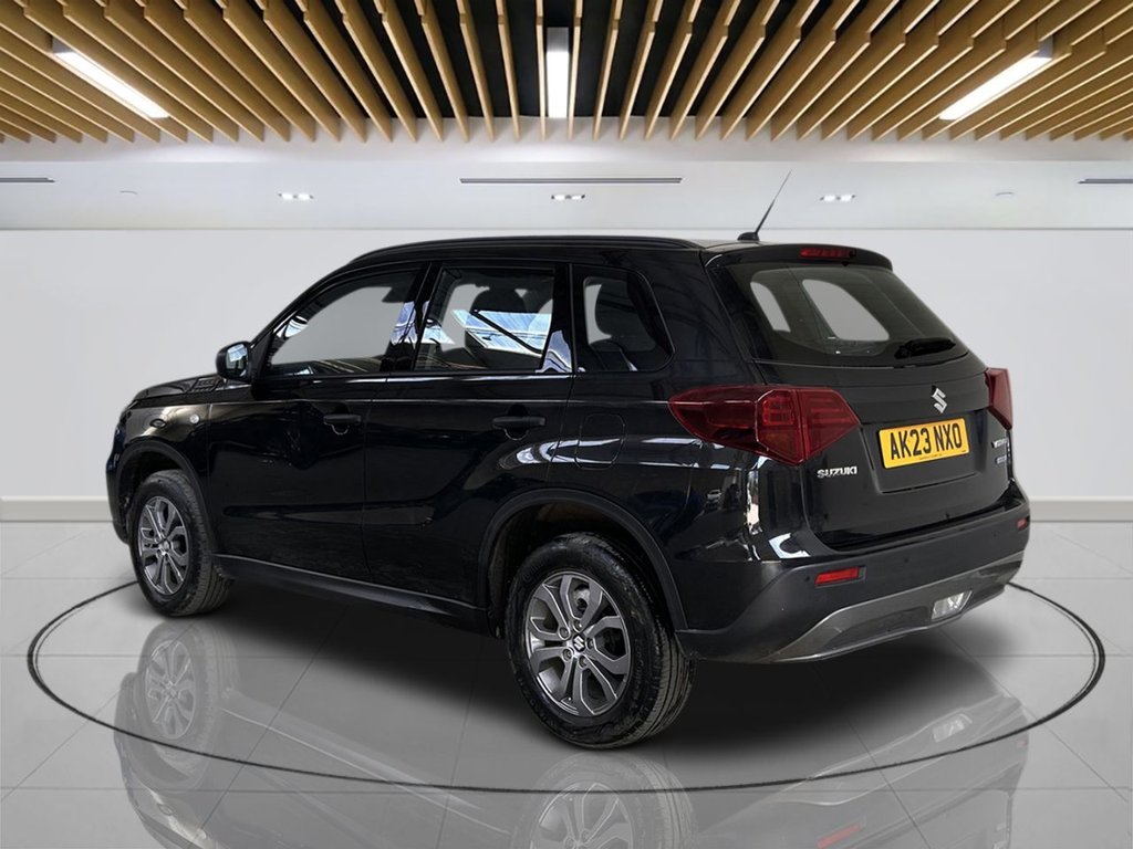 2023 Suzuki Vitara — image 2