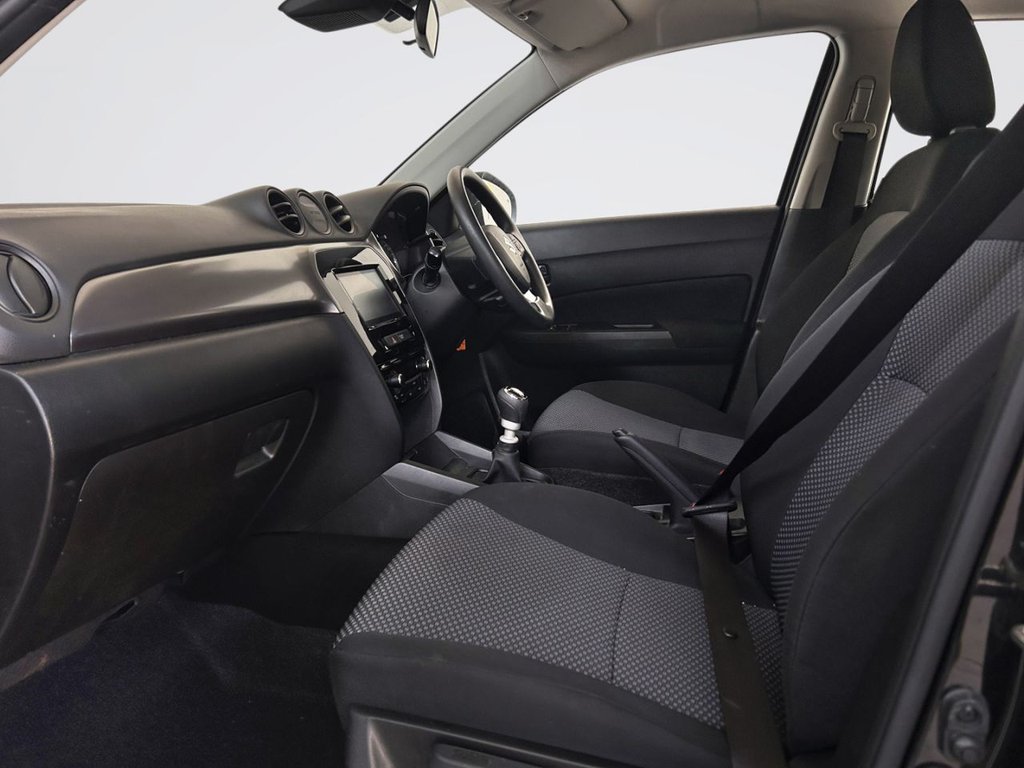 2023 Suzuki Vitara — image 5