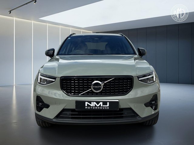 View our VOLVO XC40