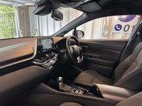 USED 2019 69 TOYOTA C-HR 1.8 VVT-h Design SUV 5dr Petrol Hybrid CVT Euro 6 (s/s) (122 ps)+2 KEYS+FSH 6 STAMPS+NAV+MEDIA+PARK CONTROL WITH CAMERA+18