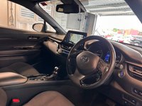 USED 2019 69 TOYOTA C-HR 1.8 VVT-h Design SUV 5dr Petrol Hybrid CVT Euro 6 (s/s) (122 ps)+2 KEYS+FSH 6 STAMPS+NAV+MEDIA+PARK CONTROL WITH CAMERA+18