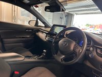 USED 2019 69 TOYOTA C-HR 1.8 VVT-h Design SUV 5dr Petrol Hybrid CVT Euro 6 (s/s) (122 ps)+2 KEYS+FSH 6 STAMPS+NAV+MEDIA+PARK CONTROL WITH CAMERA+18