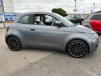USED 2022 22 FIAT 500E 42kWh La Prima Hatchback 3dr Electric Auto (118 ps) 1 OWNER FROM NEW* FULL EV* AUTOMATIC* SAT NAV* PANORAMIC ROOF* PARKING SENSORS* REVERSING CAMERA* ELECTRIC HANDBRAKE* STEERING MODE* COLLISION ASSIST* CRUISE CONTROL* AIR CON* FULL BEIGE LEATHER WITH HEATED SEATS
