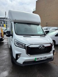 USED 2024 24 MAXUS EDELIVER 9 White 65kWh electric Luton van, 17,060 miles, Automatic, 10in Touchscreen, 16in Alloys, CarPlay/Android Auto, Rear Camera, A/C, ULEZ compliant. This 2024 MAXUS eDeliver 9 is a remarkable example, having had only one owner since new. This electric van, presented in the 65kWh Auto FWD L3 2dr derivative, offers a battery total capacity of 65 kWh, providing a maximum range of 155 miles when new. Charging is convenient, with a full charge at home using a 7kW charger taking approximately 11 hours and 34 minutes, while rapid public charging can achieve an 80% charge from empty in just 48 minutes. The vehicle comes with a 3 month warranty for a