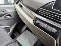 USED 2024 24 MAXUS EDELIVER 9 White 65kWh electric Luton van, 17,060 miles, Automatic, 10in Touchscreen, 16in Alloys, CarPlay/Android Auto, Rear Camera, A/C, ULEZ compliant. This 2024 MAXUS eDeliver 9 is a remarkable example, having had only one owner since new. This electric van, presented in the 65kWh Auto FWD L3 2dr derivative, offers a battery total capacity of 65 kWh, providing a maximum range of 155 miles when new. Charging is convenient, with a full charge at home using a 7kW charger taking approximately 11 hours and 34 minutes, while rapid public charging can achieve an 80% charge from empty in just 48 minutes. The vehicle comes with a 3 month warranty for a