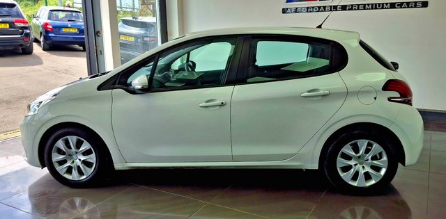 View our PEUGEOT 208