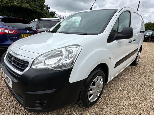 View our Peugeot Partner 1.6 HDi 850 Professional Panel Van 4dr Diesel Manual L1 (132 g/km, 90 bhp)