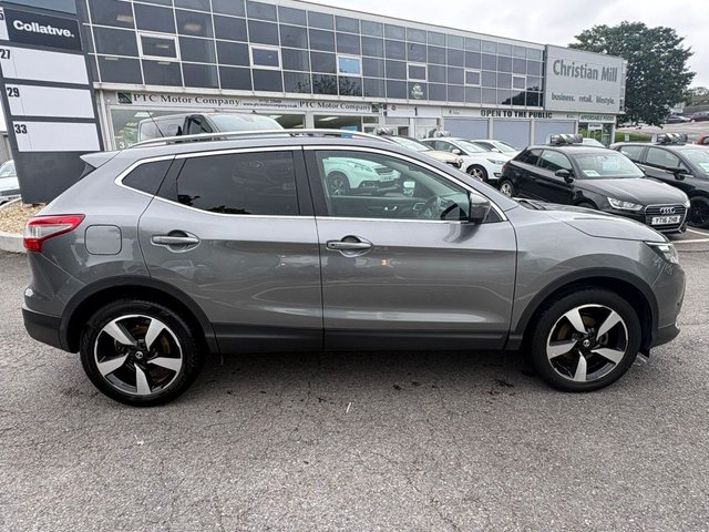 View our NISSAN QASHQAI