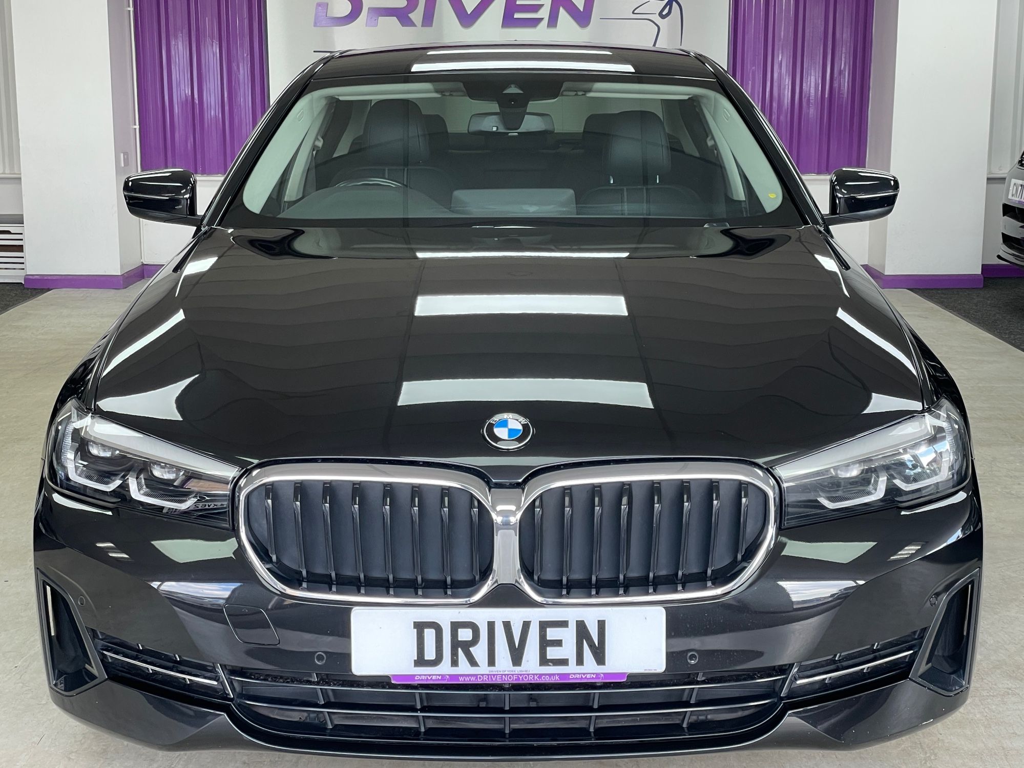 USED 2022 22 BMW 5 SERIES 2.0 520i MHT SE Saloon 4dr Petrol Hybrid Steptronic Euro 6 (s/s) (184 ps) 