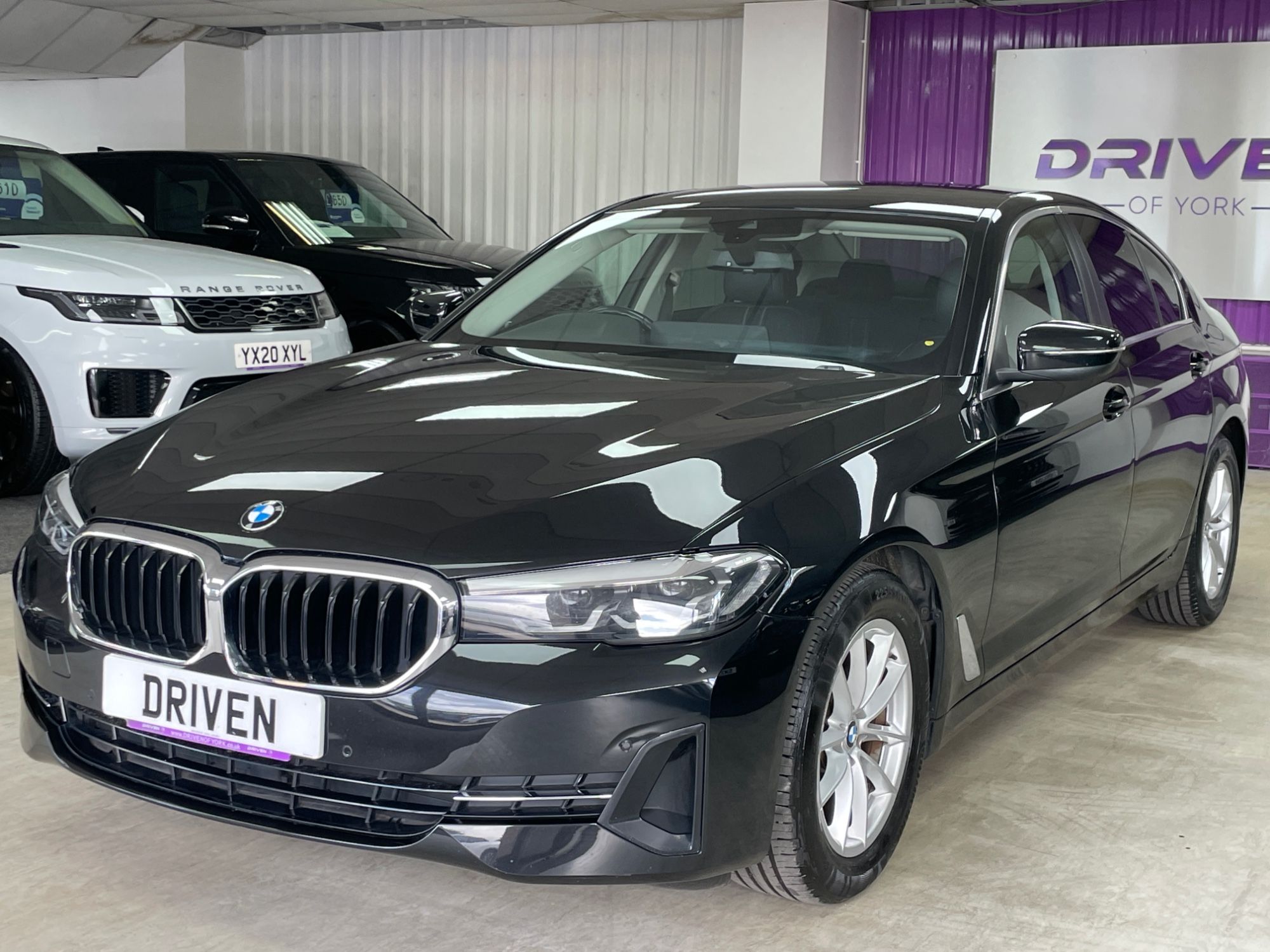 USED 2022 22 BMW 5 SERIES 2.0 520i MHT SE Saloon 4dr Petrol Hybrid Steptronic Euro 6 (s/s) (184 ps) 