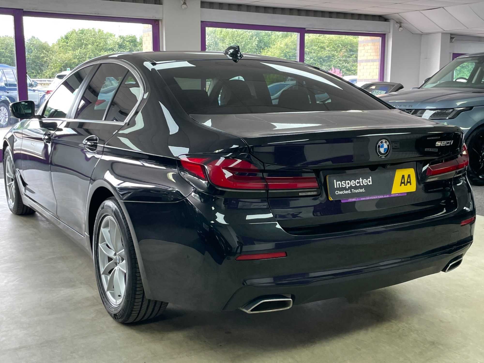 USED 2022 22 BMW 5 SERIES 2.0 520i MHT SE Saloon 4dr Petrol Hybrid Steptronic Euro 6 (s/s) (184 ps) 