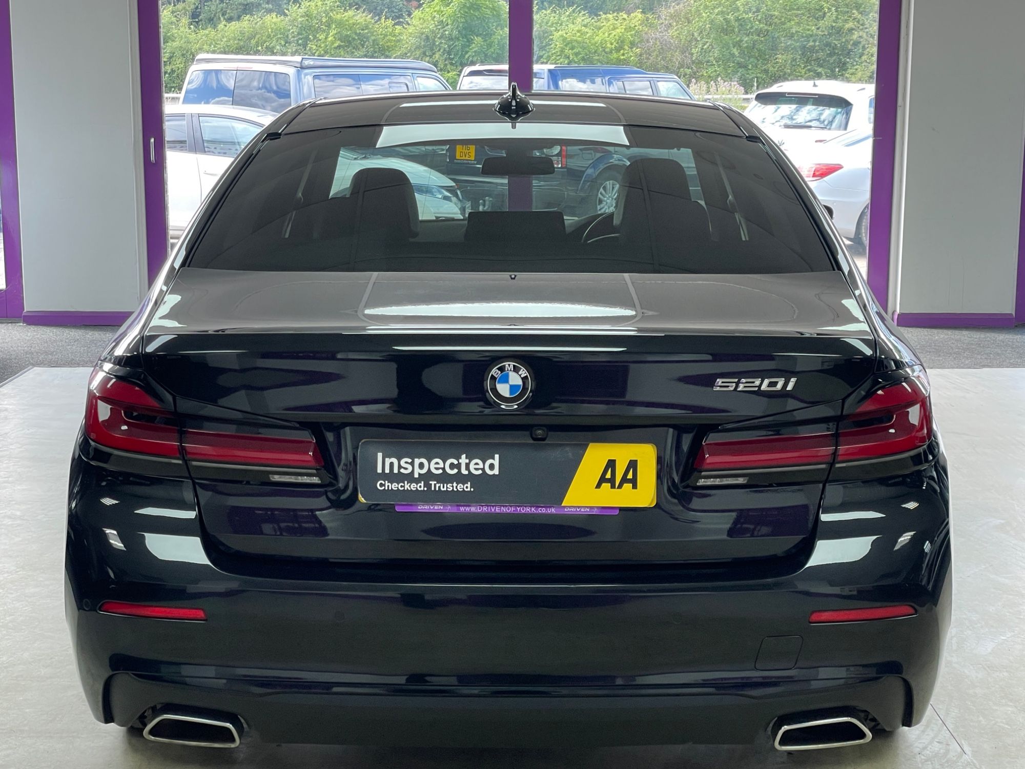 USED 2022 22 BMW 5 SERIES 2.0 520i MHT SE Saloon 4dr Petrol Hybrid Steptronic Euro 6 (s/s) (184 ps) 