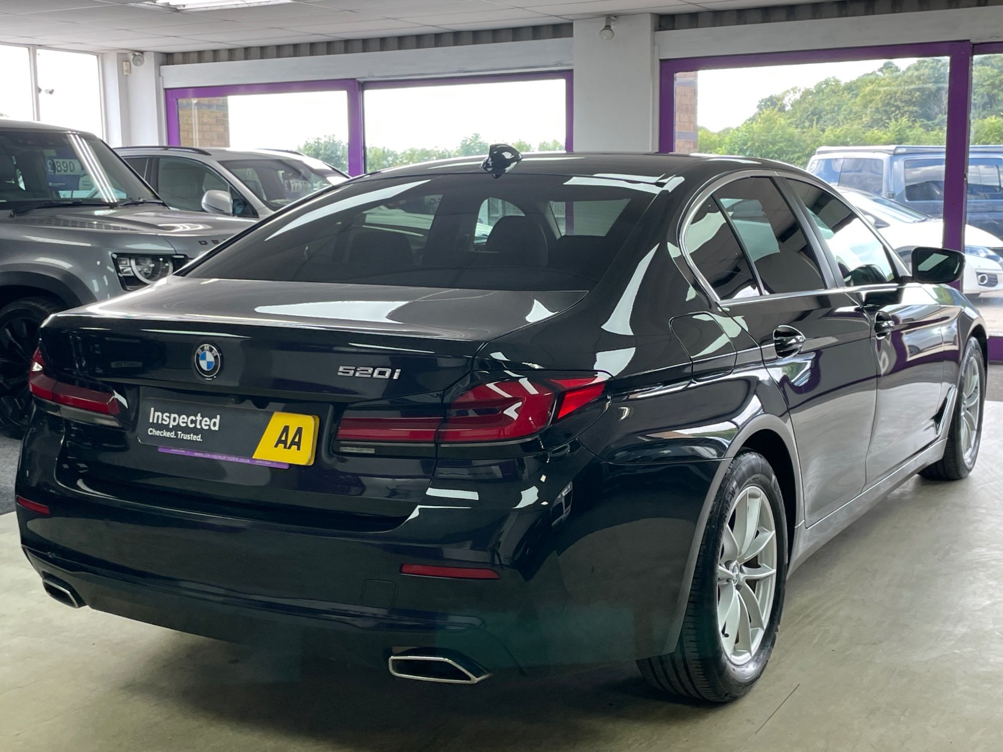 USED 2022 22 BMW 5 SERIES 2.0 520i MHT SE Saloon 4dr Petrol Hybrid Steptronic Euro 6 (s/s) (184 ps) 