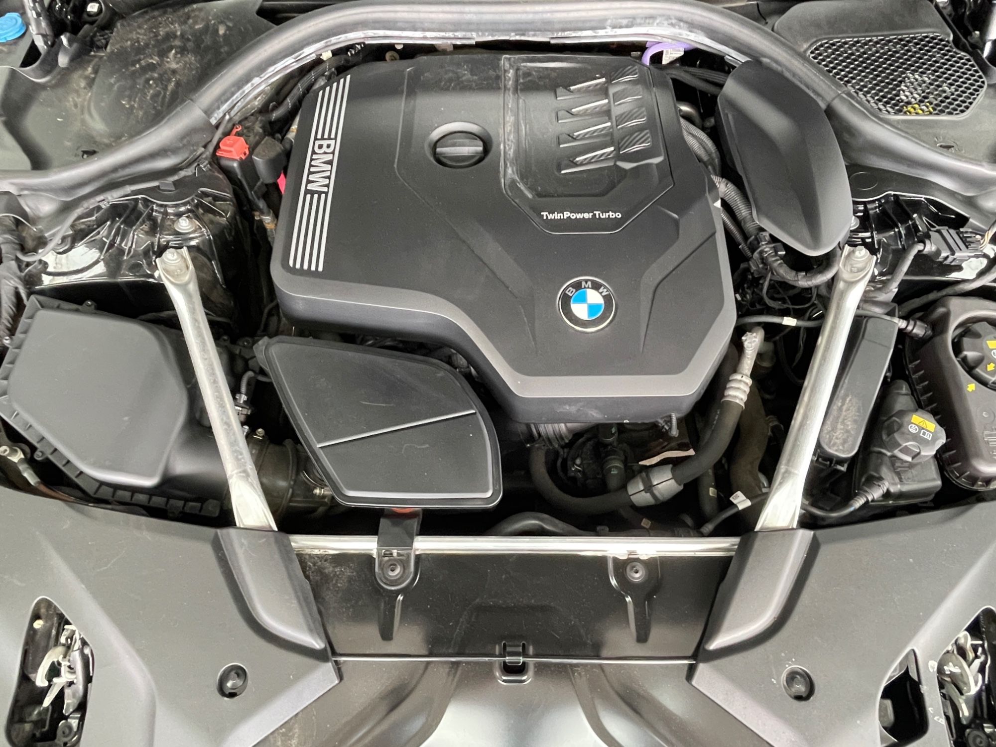 USED 2022 22 BMW 5 SERIES 2.0 520i MHT SE Saloon 4dr Petrol Hybrid Steptronic Euro 6 (s/s) (184 ps) 