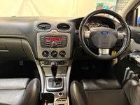 USED 2010 59 FORD FOCUS 1.6 Zetec Hatchback 5dr Petrol Automatic (184 g/km, 99 bhp) Air conditioning-Full leather-CD player-Rear park sensors-Alloys Automatic-Air conditioning-Full leather-CD player-Rear park sensors-16" Alloys
