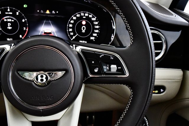 USED 2025 75 BENTLEY BENTAYGA 4.0 V8 Azure EWB SUV 5dr Petrol Auto 4WD Euro 6 (s/s) (550 ps) 1 Owner | &pound;48k Extras | 1 Off