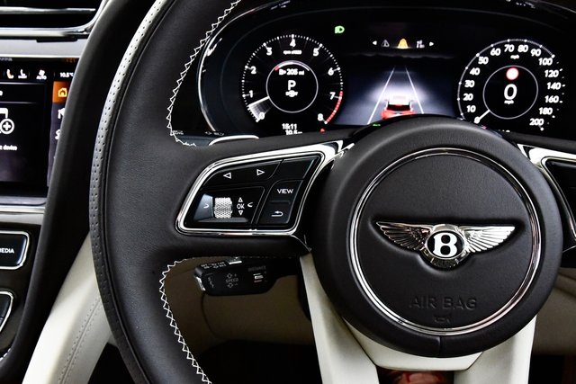 USED 2025 75 BENTLEY BENTAYGA 4.0 V8 Azure EWB SUV 5dr Petrol Auto 4WD Euro 6 (s/s) (550 ps) 1 Owner | &pound;48k Extras | 1 Off