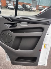USED 2019 19 FORD TRANSIT CUSTOM 2.0 300 EcoBlue Panel Van 5dr Diesel Manual L2 H1 Euro 6 (105 ps) 2019 (19 Reg) Ford Transit Custom Long Wheel Base Leader 300 with FSH