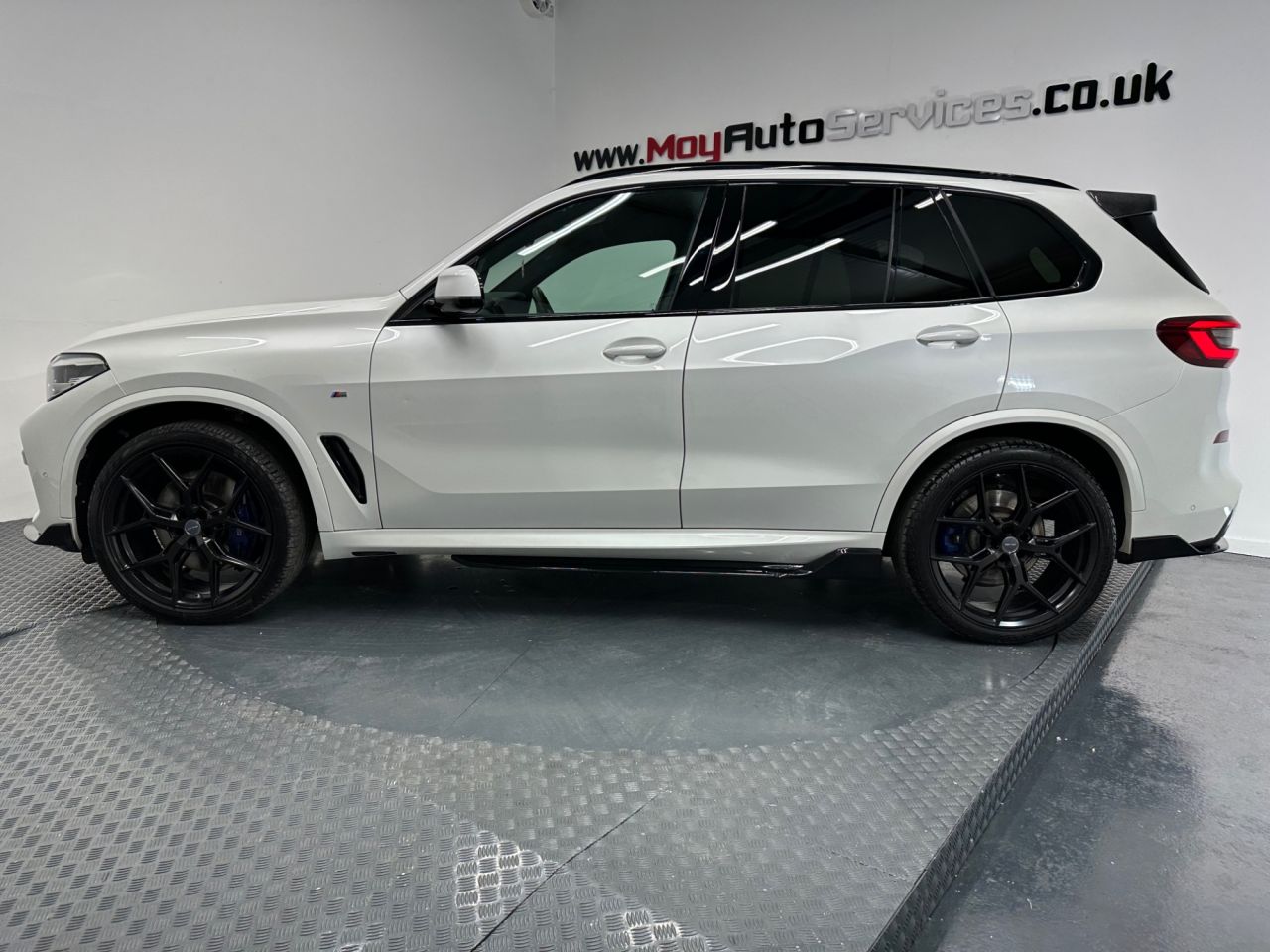 2019 BMW X5 3.0 30d M Sport SUV 5dr Diesel Auto xDrive Euro 6 (s/s) (265 ps) - vehicle photo 2 for sale on PureCar