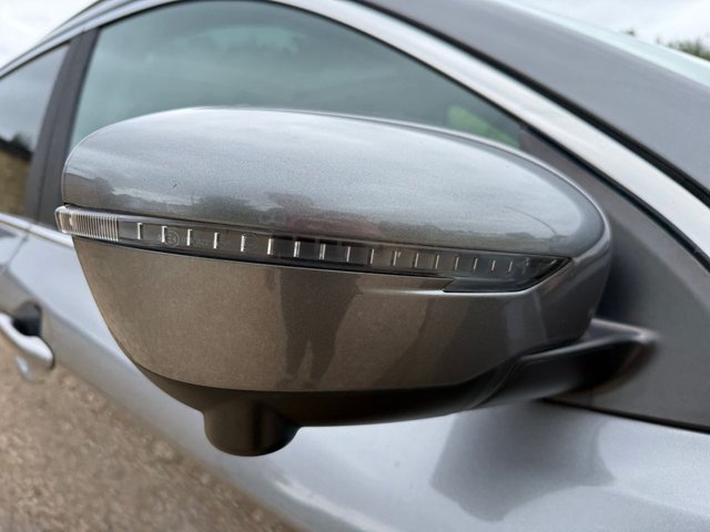 View our NISSAN QASHQAI
