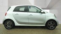 USED 2021 21 SMART FORFOUR 17.6kWh Premium Hatchback 5dr Electric Auto (22kW Charger) (82 ps)+2 KEYS+1 OWNER FROM NEW+ALLOYS+2 CABLES+PANORAMIC SUNROOF+PRIVACY+PARK CONTROL WITH CAMERA+HEATED SEATS+MEDIA+BLUETOOTH+APPS+DIGITAL DASH+CLIMATE+CRUISE 2 KEYS+1 OWNER FROM NEW+ALLOYS+2 CABLES+PANORAMIC SUNROOF+PRIVACY+PARK CONTROL WITH CAMERA+HEATED SEATS+MEDIA+BLUETOOTH+APPS+DIGITAL DASH+CLIMATE+CRUISE+HPI CLEAR