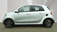 USED 2021 21 SMART FORFOUR 17.6kWh Premium Hatchback 5dr Electric Auto (22kW Charger) (82 ps)+2 KEYS+1 OWNER FROM NEW+ALLOYS+2 CABLES+PANORAMIC SUNROOF+PRIVACY+PARK CONTROL WITH CAMERA+HEATED SEATS+MEDIA+BLUETOOTH+APPS+DIGITAL DASH+CLIMATE+CRUISE 2 KEYS+1 OWNER FROM NEW+ALLOYS+2 CABLES+PANORAMIC SUNROOF+PRIVACY+PARK CONTROL WITH CAMERA+HEATED SEATS+MEDIA+BLUETOOTH+APPS+DIGITAL DASH+CLIMATE+CRUISE+HPI CLEAR