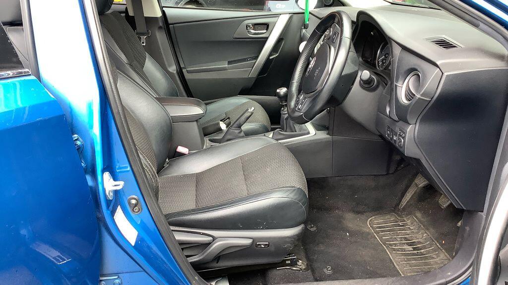 2014 14 TOYOTA AURIS