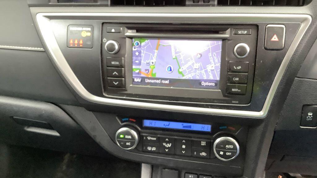 2014 14 TOYOTA AURIS