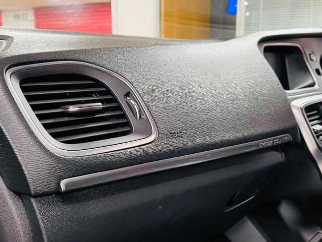 View our VOLVO V40 CROSS COUNTRY