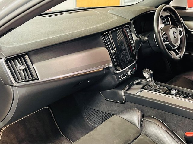 View our VOLVO V90