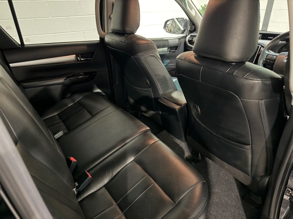 USED 2016 66 TOYOTA HILUX 2.4 D-4D Invincible X Pickup Double Cab 4dr Diesel Auto 4WD Euro 6 (TSS) (150 ps) 