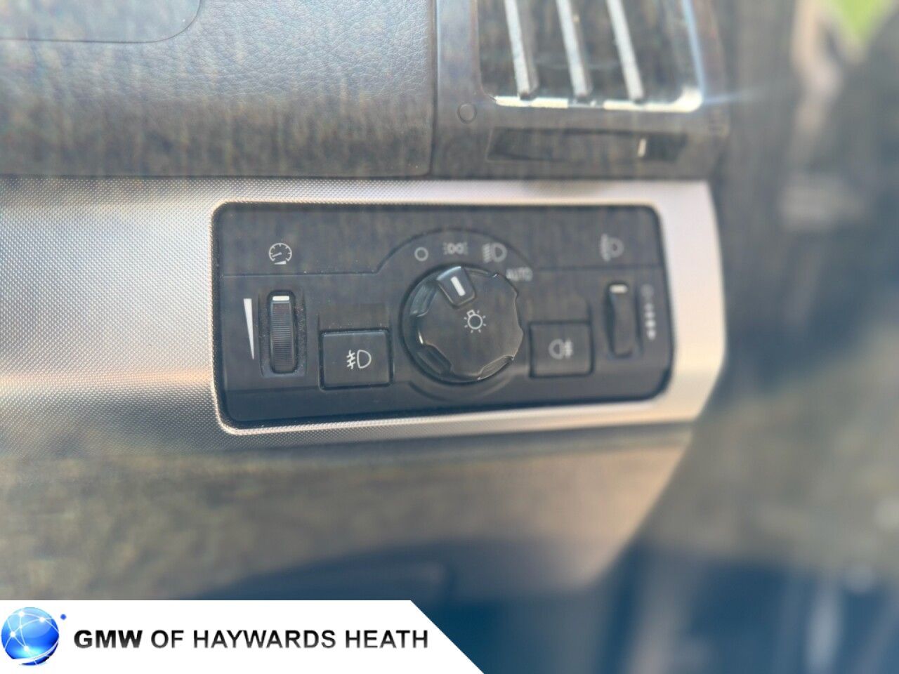 2011 Land Rover Freelander thumbnail 16