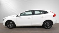 USED 2018 18 VOLVO V40 2.0 T2 GPF Momentum Hatchback 5dr Petrol Manual Euro 6 (s/s) (122 ps) **EXTENDED WARRANTY+BREAKDOWN COVER